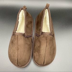 NWT Northside Stevens Slippers-Boys 4-5-Chocolate
